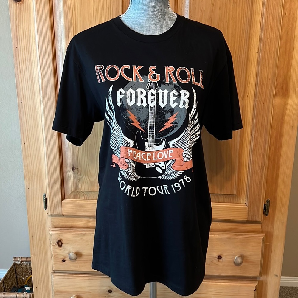 NWT Lotus Fashion Rock & Roll Forever World Tour Black T-Shirt M